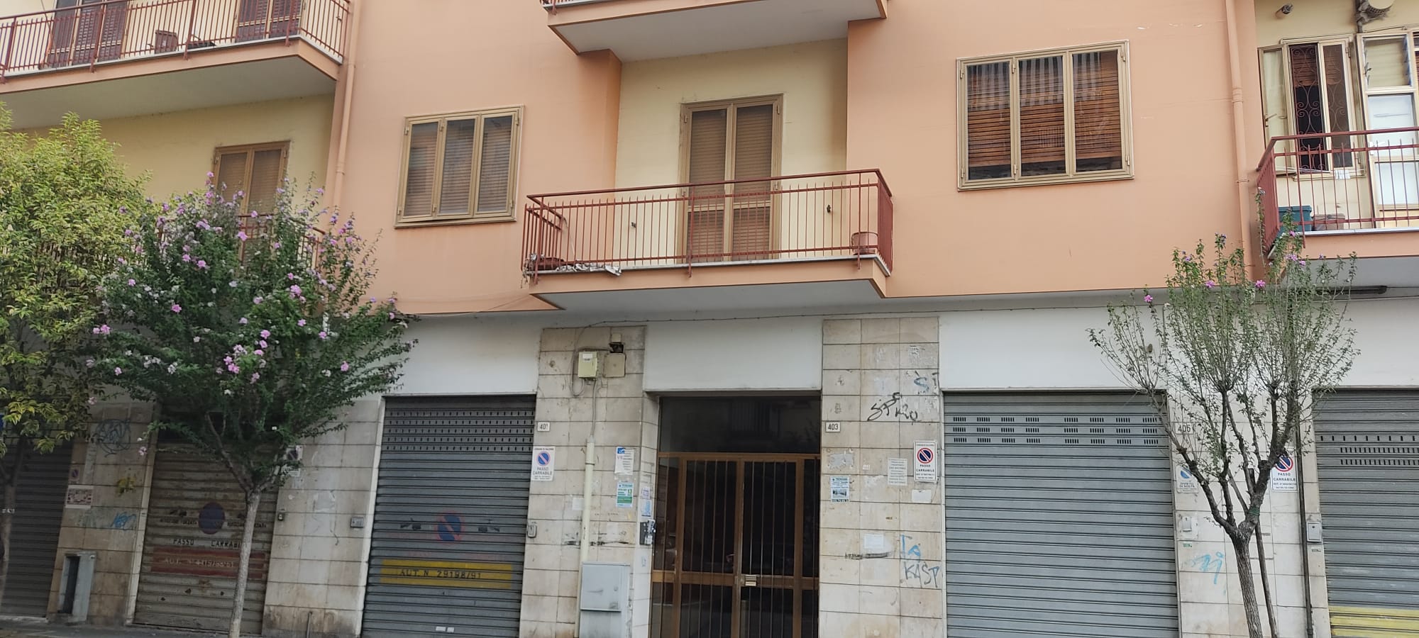 Appartamento ristrutturato con terrazzo a livello in vendita in zona Guercio a Salerno